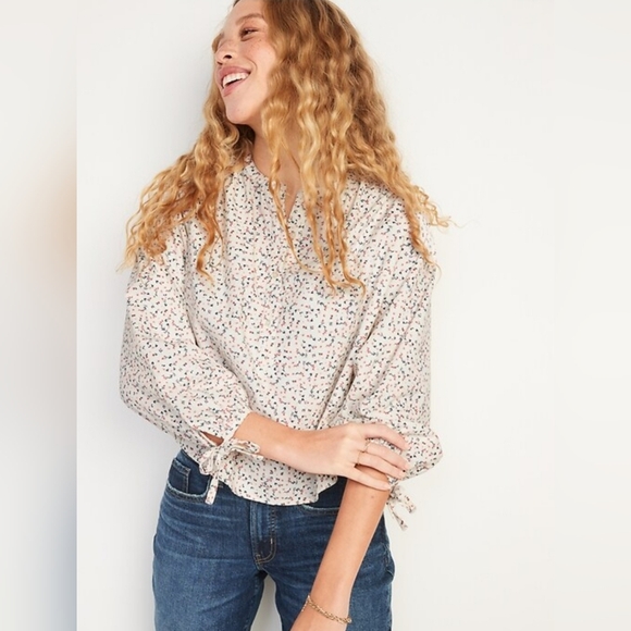 Old Navy Tops - Oversized Ditsy-floral corduroy tie-sleeve top with vented side size medium NWOT